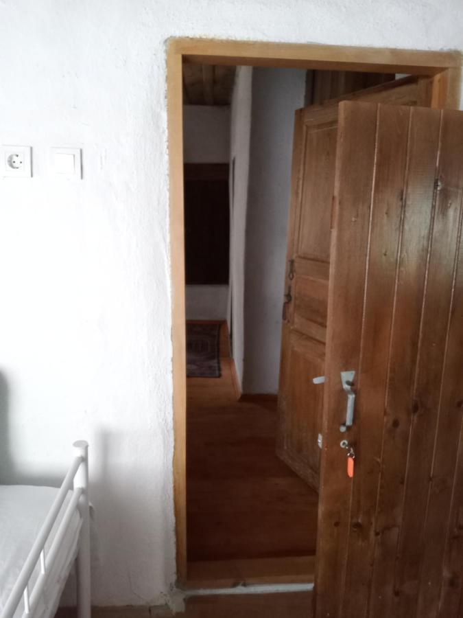 Salda Goelue Koca Kapi Konaklama Yesilova  Bilik gambar